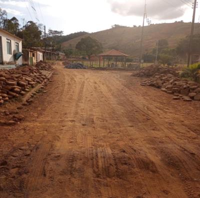 Prefeitura Municipal inicia obra de reforma do calçamento na Comunidade de Taboões.