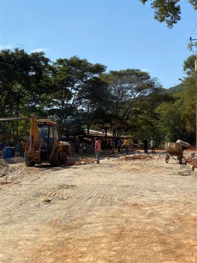 Prefeitura Municipal inicia calçamento na Comunidade do Barro Branco