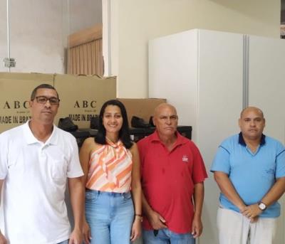Prefeitura Municipal realiza entrega de calçados para Corporação Musical Nossa Senhora do Carmo.