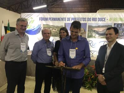 Prefeito de Barra Longa assina convênio com o BDMG