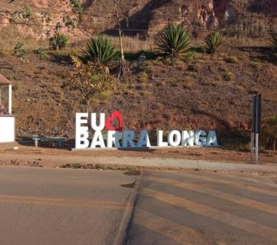 Letreiro de identificação do Município com a frase “Eu Amo  Barra Longa “